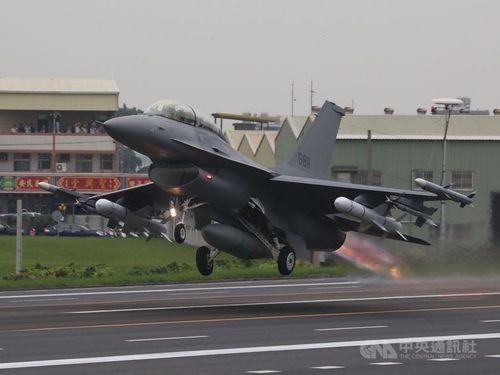 대만의 F-16 전투기가 이륙하고 있다. 사진=대만중앙통신/타이완뉴스