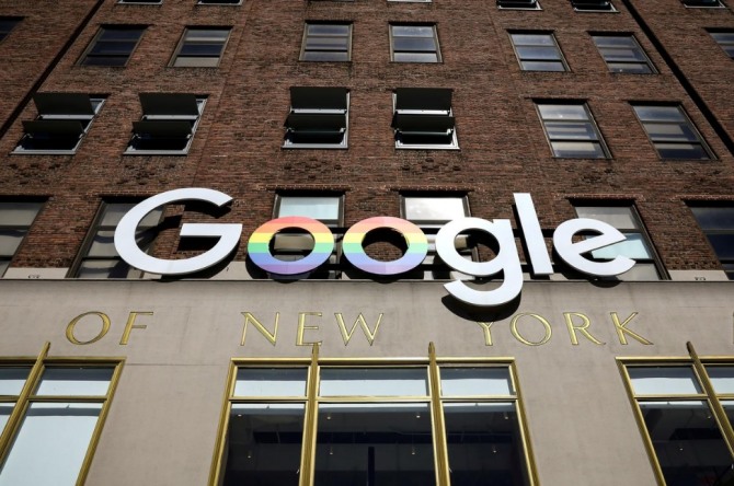 미국 뉴욕 구글 사옥의 로고. 사진=로이터