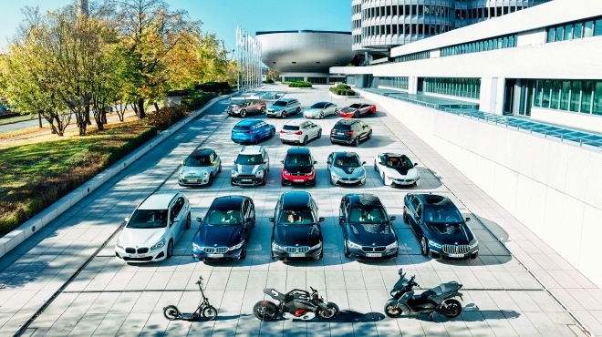 BMW가 차량 전동화에 주력해 2021년 100만대 판매를 목표로 내놨다. BMW 전동화 라인업. 사진=BMW