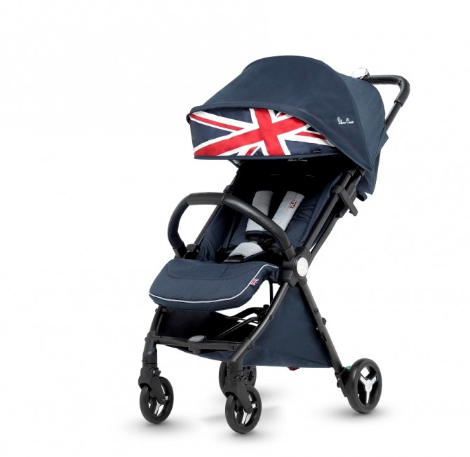 실버크로스에서 출시된 명품 절충형 유모차 ‘스피릿’, 기내반입 휴대용 유모차 ‘제트’가 크리스마스 시즌을 맞이해 특별 한정판 유모차로 변신하고 출시 기념 이벤트를 벌인다고 22일 밝혔다. 사진=실버크로스