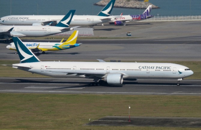 홍콩 캐세이퍼시픽항공은 홍콩 시위 장기화로 내년 운송 능력을 축소한다고 발표했다.
