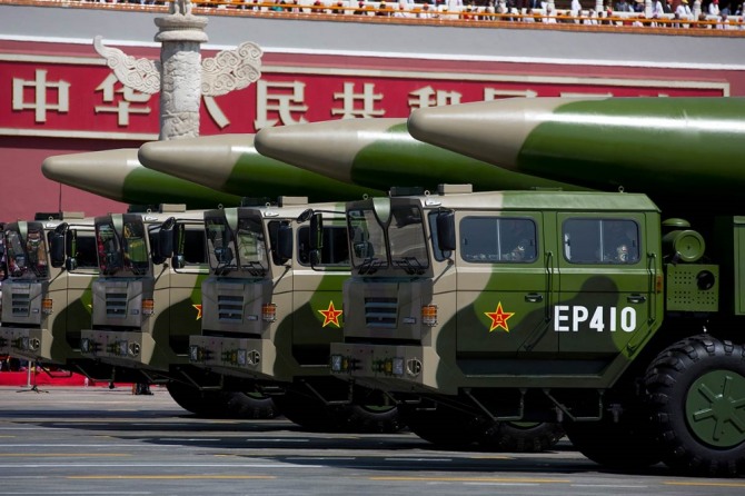 중국이 러시아 무기 복제 선도국으로 자리잡아 러시아가 골머리를 앓고 있다는 보도가 나왔다. 사진은 중국의 탄도미사일. 사진=GR실리