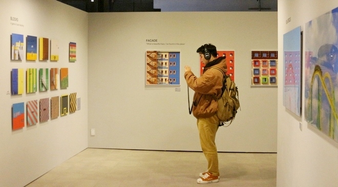 (위부터)‘꿈의 미로- 분홍의 비밀’과 터키 사진 작가 예너 토룬의 작품이 있는 ‘칼라 시티-상상이 현실이 되는 곳’에서는 각각 분홍색의 긴 역사와 회색의 도심에서 발견할 수 있는 다양한 색상 등을 소개하고 있다. 사진=정수남 기자