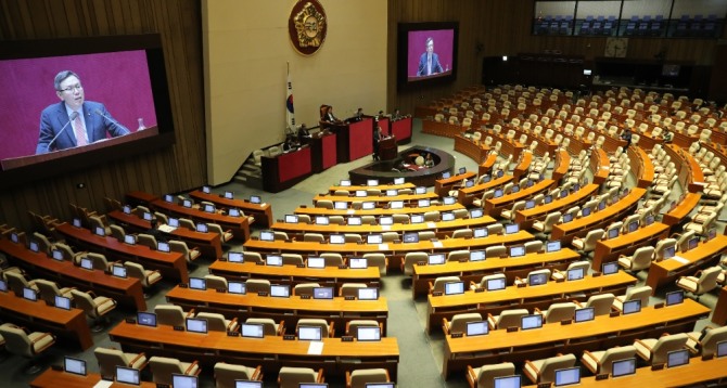 태옥 자유한국당 의원이 28일 오후 서울 여의도 국회 본회의장에서 '고위공직자범죄수사처(공수처) 법안'에 대한 반대 무제한 토론(필리버스터)을 하고 있다. 사진=뉴시스