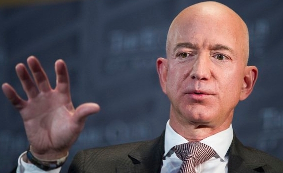 [글로벌 CEO] 베조스(Bezos) 아마존-백화점 적과의 동침… 블랙프라이데이 온라인 반품 100% 수용