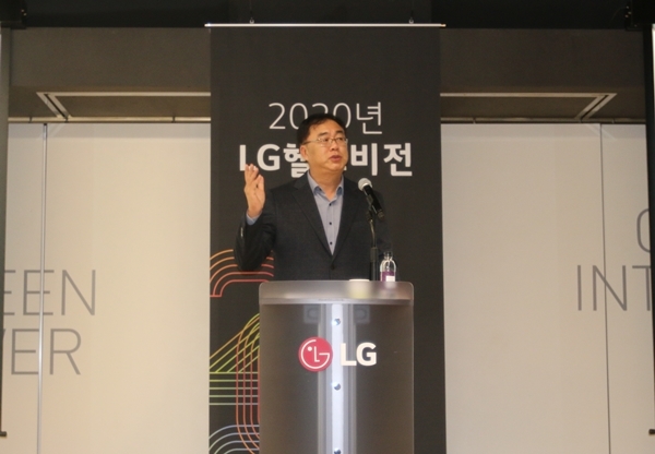 송구영 LG헬로비전 대표가 2020 신년사를 통해 끊임없는 고객가치 혁신을 강조하고 있다. 사진=LG헬로비전