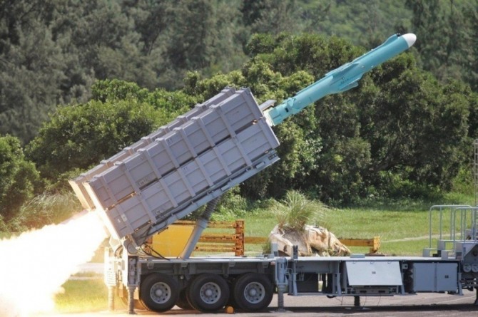 대만의 슝펑2 미사일이 차량 이동식 발사대에서 발사되고 있다. 사진=연합신문망