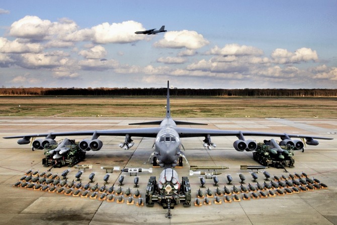 B-52 전략폭격기의 엄청난 폭장량. 사진= 미공군