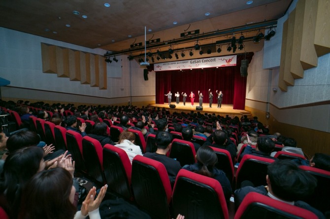 광동제약이 평택공장에서 '가산콘서트'를 개최했다. 사진=광동제약