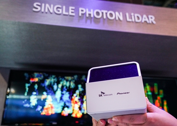 SK텔레콤이 CES 2020 전시 부스에서 공개한 ‘차세대 Single Photon LiDAR(단일 광자 라이다)’ 시제품. 사진=SK텔레콤