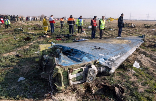 사진은 테헤란 8일 국제공항 이륙 직후 추락하면서 176명의 목숨을 앗아간 우크라이나항공의 보잉 737기 잔해.