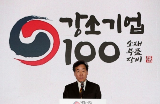 이낙연 국무총리가 지난 12월 서울 성동구 에스팩토리에서 열린 '소재·부품·장비 강소기업 100 출범식'에 참석해 축사를 하고 있다. 사진=뉴시스