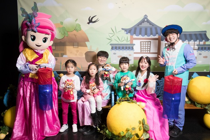 롯데월드 언더씨킹덤이 시즌축제 '언더씨 뉴이어'를 개최한다. 사진=롯데월드 언더씨킹덤