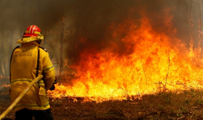 호주 빅토리아주 이스트 깁슬랜드 지역에서 발생한 산불 연기로 멜버른 공항 활주로가 봉쇄되고 항공편이 취소됐다. 사진=뉴시스