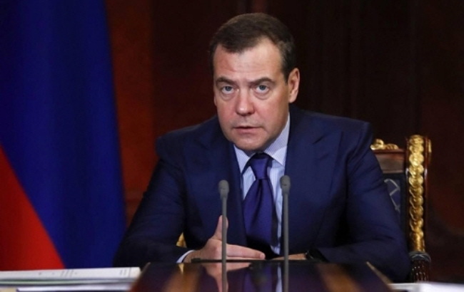 현지시간 15일 러시아의 드미트리 메드베데프 총리가 내각총사퇴를 발표하고 있다.
