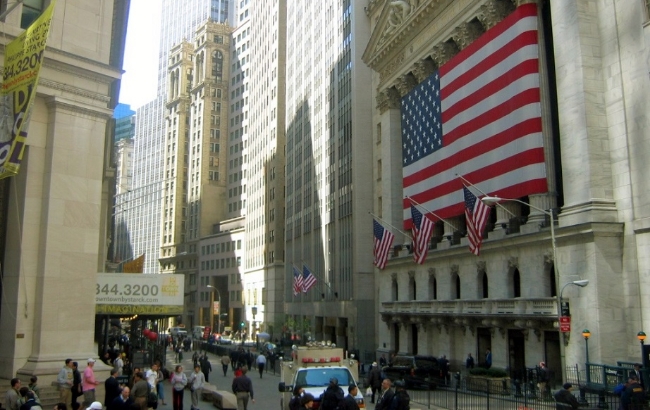 미 노동부와 상무부는 16일(현지시간) 금융시장에 영향을 끼치는 경제지표 언론제공 방법을 변경한다고 밝혔다. 사진은 미국 뉴욕의 월스트리트.