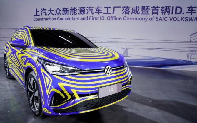 중국 상하이 SAIC폭스바겐 전기차 공장 완공기념으로 전시된 폭스바겐 전기차 ID.사진=로이터