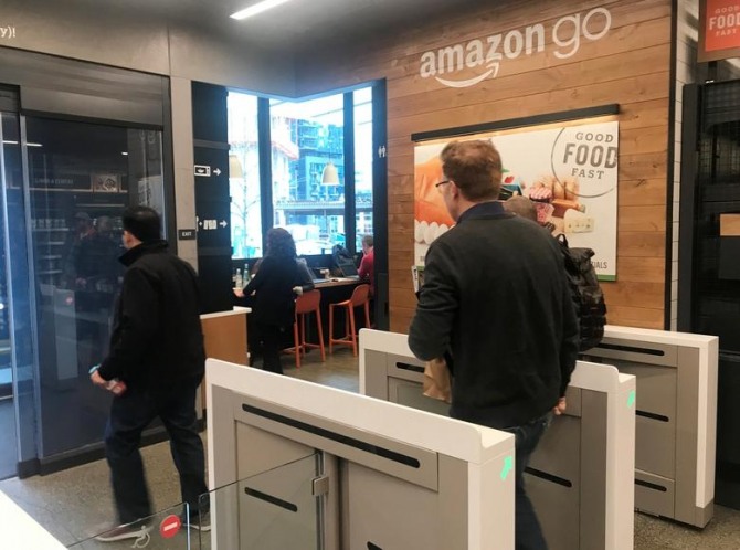 계산대가 따로 없는 미국 워싱턴주 시애틀의 아마존고(Amazon Go) 매장. 사진=로이터