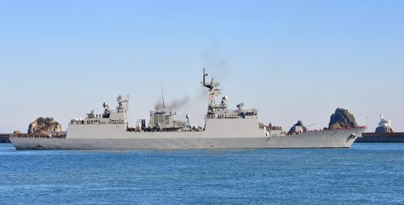 호르무즈해협에 파견되는 청해부대 31진 해군 구축함 '왕건함'. 사진=뉴시스 