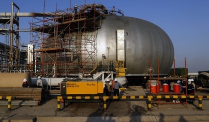 사진은 지난해 9월 공격을 받아 복구작업 중인 사우디아라비아 국영 석유회사 아람코의 정유시설.