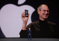 아이폰 신제품을 발표하는 팀 쿡 애플 CEO.