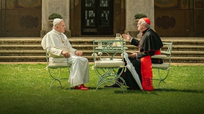 넷플릭스에서 상영된 영화 '두 교황'. 베네딕토 16세와 프란치스코 교황은 보수와 진보로 대립하고 있는 지금 우리 사회에 진정 필요한 것은 진정한 고백과 속죄와 화해라는 큰 교훈을 주고 있다.