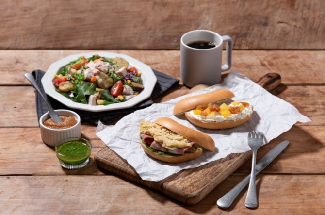 프리미엄 샐러드 배달 전문 브랜드 ‘스윗밸런스’는 2월을 맞아 ‘베이글 4종’을 출시하고 고객들에게 2020년 더욱 건강한 하루 식단을 제공한다고 5일 밝혔다. 사진=스윗밸런스