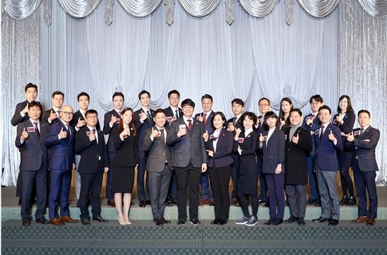 BNI KOREA 서울 송파지역 첫 번째 기버스 챕터의 론칭 데이 행사에서 멤버들이 기념촬영을 하고 있다. 사진=BNI코리아