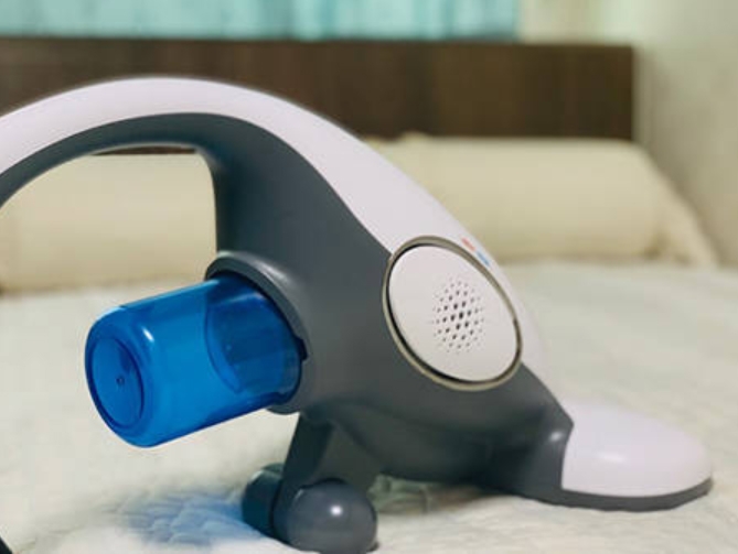 국내 유일하게 살균램프를 교체할 필요가 없어 가성비가 뛰어난 ‘탱크침구청소기’는 강한 흡입력과 3단계 필터링으로 소비자들의 만족도가 높은 제품이라고 7일 밝혔다. 사진=탱크침구청소기