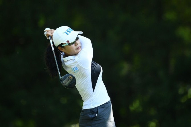 박희영(33)이 오랜 침묵을 깨고 미국여자프로골프(LPGA) 투어 우승컵을 들어올렸다. 사진=뉴시스