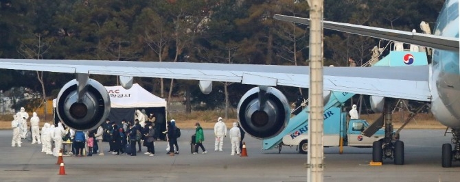 중국 후베이성 우한시에서 2차 전세기편으로 귀국해 아산에서 격리 생활 중인 교민들이 모두 음성 판정을 받아 내일 격리시설에서 퇴소할 예정이다. 