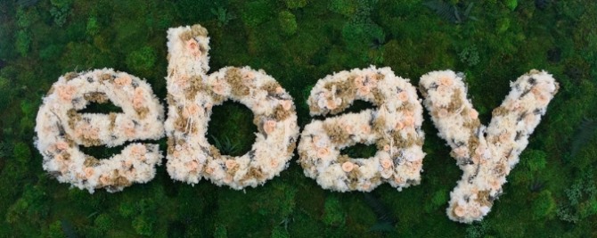 꽃으로 장식된 미 캘리포니아 산호세 이베이 사무실 로고 