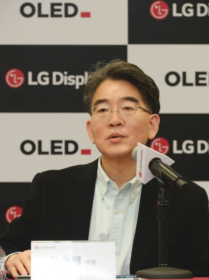 정호영 LG디스플레이 CEO(사장)가 'CES 2020' 개막을 앞둔 지난달 6일 미국 라스베이거스 컨벤션 센터에서 기자간담회를 열고 올해 사업 전략을 발표하고 있다. 사진=LG디스플레이 제공