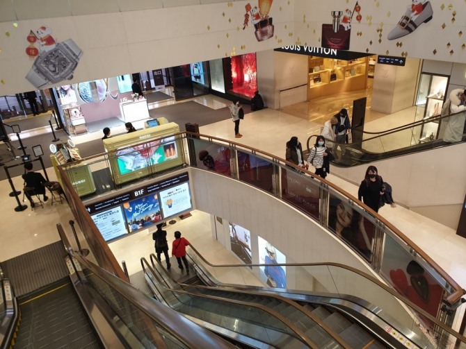 영업 재개 후 사흘이 지난 신라면세점 서울점의 모습. 사진=연희진 기자