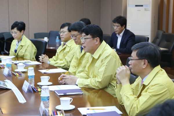 한국예탁결제원은 12일 서울사옥에서 신종코로나바이러스 확산 상황과 관련해 사장 주재 전사 점검회의를 개최하며 사전예방에 힘쓰고 있다. 