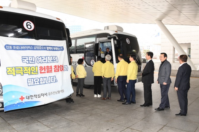 안정적인 혈액 수급과 생명 나눔을 실천하기 위한 사랑의 헌혈운동이 13일 광주광역시의회 청사에서 진행됐다. /광주광역시의회=제공