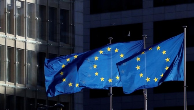 유럽위원회는 유로존의 2020년과 2021년의 경제성장률 전망을 지난해와 같은 1.2%로 유지했다