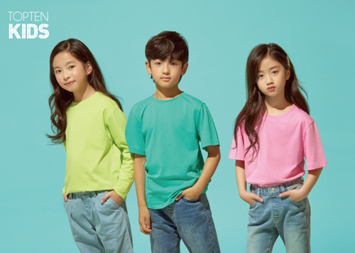 SPA 브랜드 탑텐키즈(TOPTEN10 KIDS)가 2020년 봄/여름(S/S) 시즌, 오가닉 티셔츠 컬렉션을 새롭게 출시했다고 14일 밝혔다. 사진=탑텐키즈