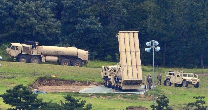 경북 성중에 배치된 미군의 고고도미사일방어체계*THAAD) 포대. 사진=VOA