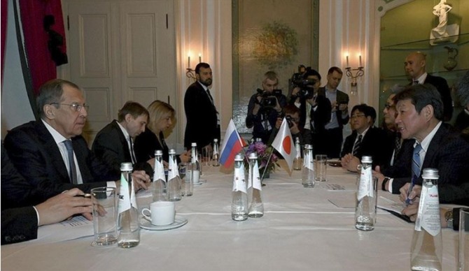러시아 세르게이 라브로프 외무장관(왼쪽)이 독일 뮌헨에서 열린 안보회의에 참석하고 있다. 사진=독일 외무부 제공