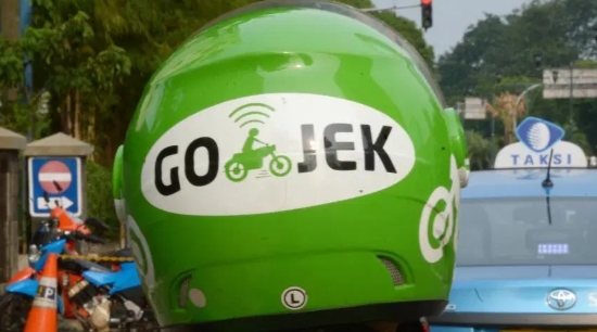 인도네시아 차량공유업체 고젝(Gojek)이 지난달 3000만 달러를 투자해 인도네시아 최대 택시회사 중 하나인 블루버드의 지분을 4.3% 인수했다.