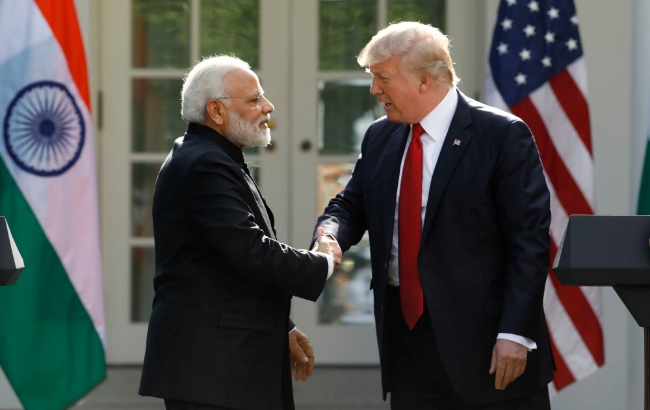 사진은 지난해 9월 뉴욕에서 만난 트럼프 미국 대통령과 모디 인도 총리.