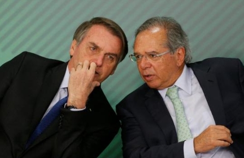 브라질의 자이르 보우소나루 대통령(왼쪽)과 파울루 게지스 경제부 장관.