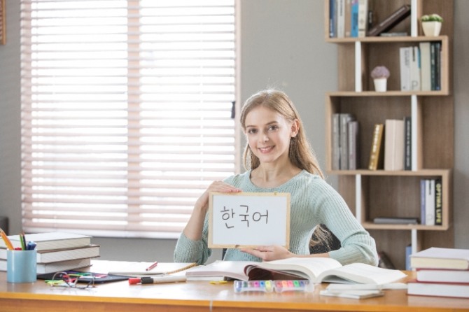 교육부는 해외 청소년들이 현지 초·중등학교에서 한국어를 정규 외국어 과목으로 배울 수 있도록 지원하는 '해외 한국어교육 지원 추진계획'을 24일 발표했다.  사진=글로벌이코노믹DB