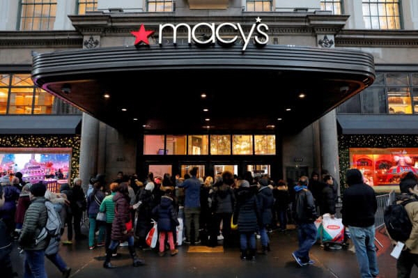 미국 뉴욕 메이시스백화점 앞이 연말 쇼핑시즌을 맞아 쇼핑객들로 장사진이다. 사진=로이터