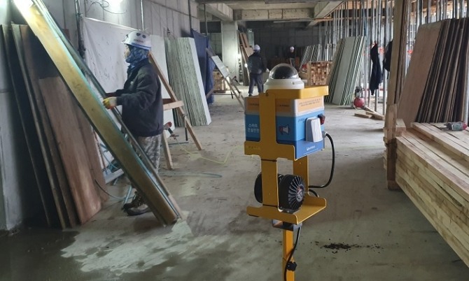  포스코건설이 시공 중인 ‘더샵 군산 디오션시티’ 아파트 공사현장에 설치돼 있는 스마트 영상장비인 이동식 CCTV. 사진=포스코건설