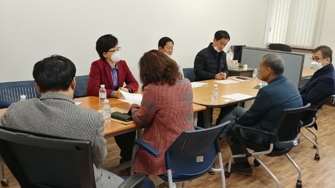 오산시(시장 곽상욱)와 한신대학교가 중국인 유학생 공동관리 대응체계 구축을 위한 논의를 하고 있다