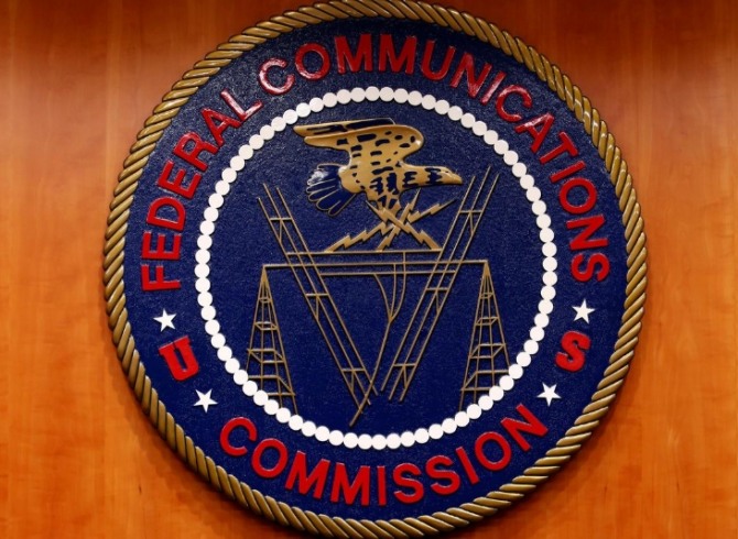 FCC는 가입자의 실시간 위치 정보를 부적절하게 공개한 미 4대 이동통신사에게 최소 2억 달러(2400억 원)의 벌금을 부과할 계획이다.