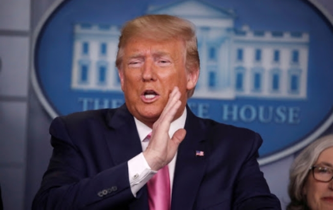 트럼프 미국 대통령(사진)은 현지시간 27일 군용기 등에 사용되는 스펀지티탄 수입에 대해 수입 규제 등의 조치를 취하지 않기로 결정했다고 밝혔다.