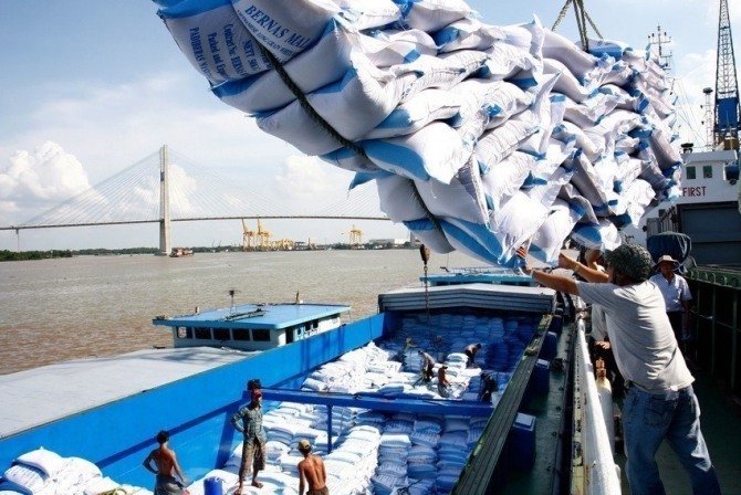 베트남 정부는 쌀 가격 안정화를 위해 나섰다.